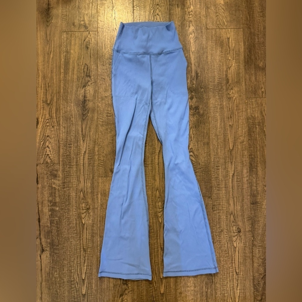 Aerie Offline Real Me Super Flare Pocket Leggings Hi-Rise - Picture 3 of 5